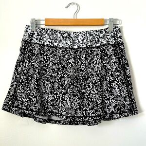 Lululemon Pace Rival Skirt, US 6, Chirasu Black and Alpine White